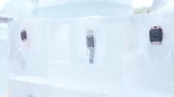 冰冻一天的儿童电话手表还能正常工作么AG凯发成为马竞合作冰雪世界极寒挑战(图3)
