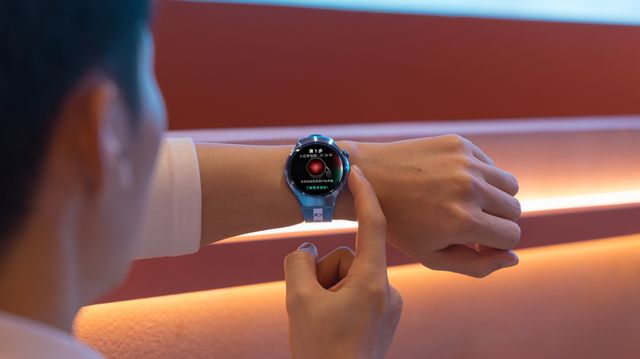 聊聊这款里程碑之作年末送礼的首选华为WATCH 十周年款上手：(图7)