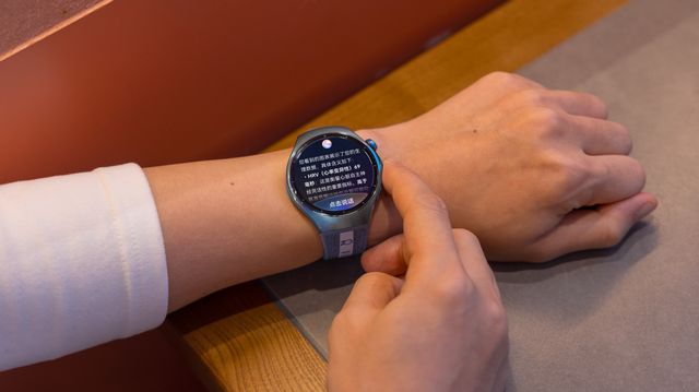 聊聊这款里程碑之作年末送礼的首选华为WATCH 十周年款上手：(图2)